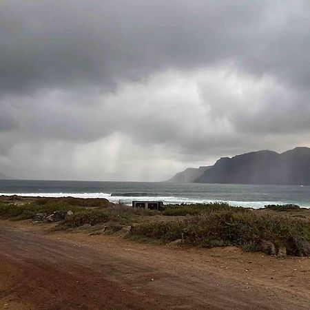 شقة Famara, Apto. En Zona Tranquila A 200M Del Mar. المظهر الخارجي الصورة