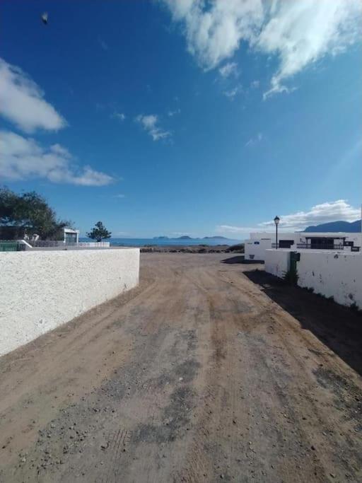 شقة Famara, Apto. En Zona Tranquila A 200M Del Mar. المظهر الخارجي الصورة