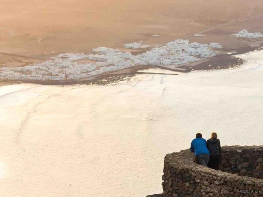 شقة Famara, Apto. En Zona Tranquila A 200M Del Mar. المظهر الخارجي الصورة