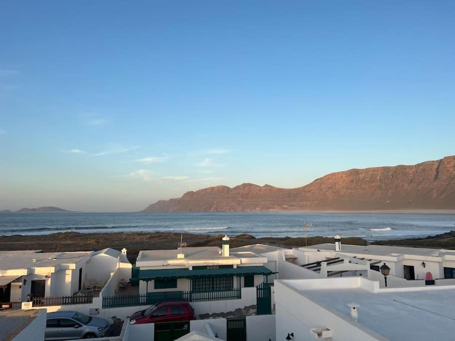 شقة Famara, Apto. En Zona Tranquila A 200M Del Mar. المظهر الخارجي الصورة