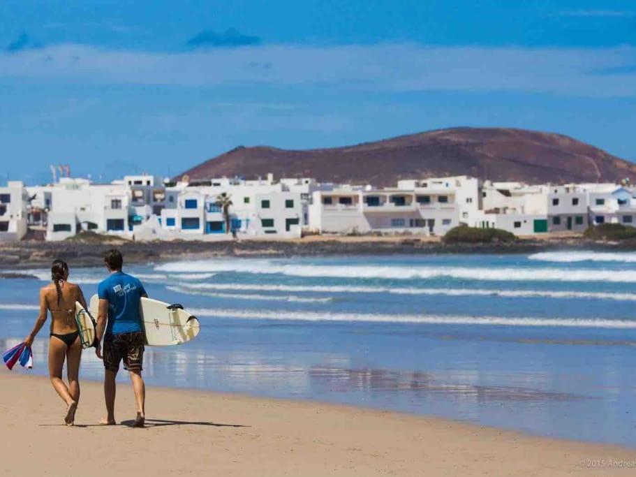 شقة Famara, Apto. En Zona Tranquila A 200M Del Mar. المظهر الخارجي الصورة