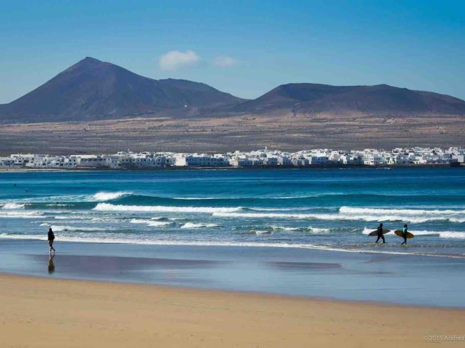 شقة Famara, Apto. En Zona Tranquila A 200M Del Mar. المظهر الخارجي الصورة