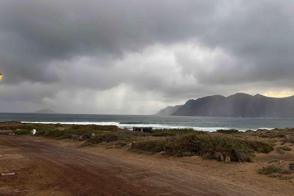 شقة Famara, Apto. En Zona Tranquila A 200M Del Mar. المظهر الخارجي الصورة